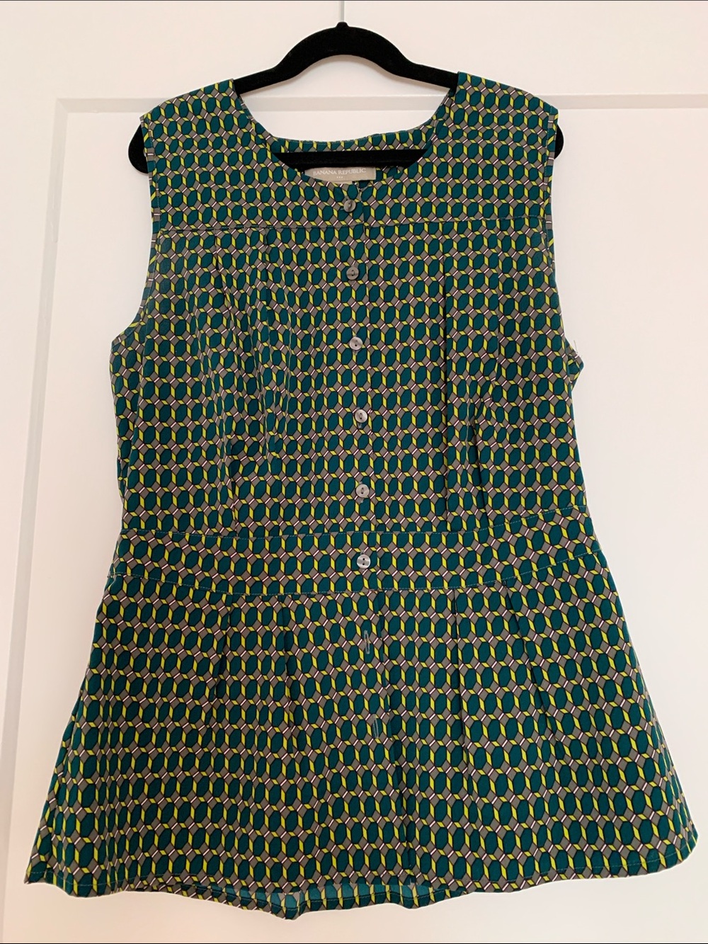 Banana Republic Sleeveless Geometric Print Top in Teal and Lime